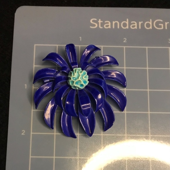 Vtg Metal Two Tone Enamel Pin Cobalt & Light Blue Brooch 2” Daisy Brain Center - Picture 6 of 6